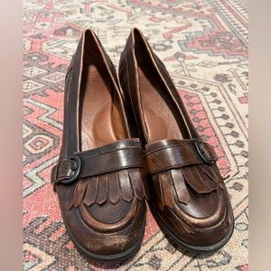 Born women’s shoes brown size 8